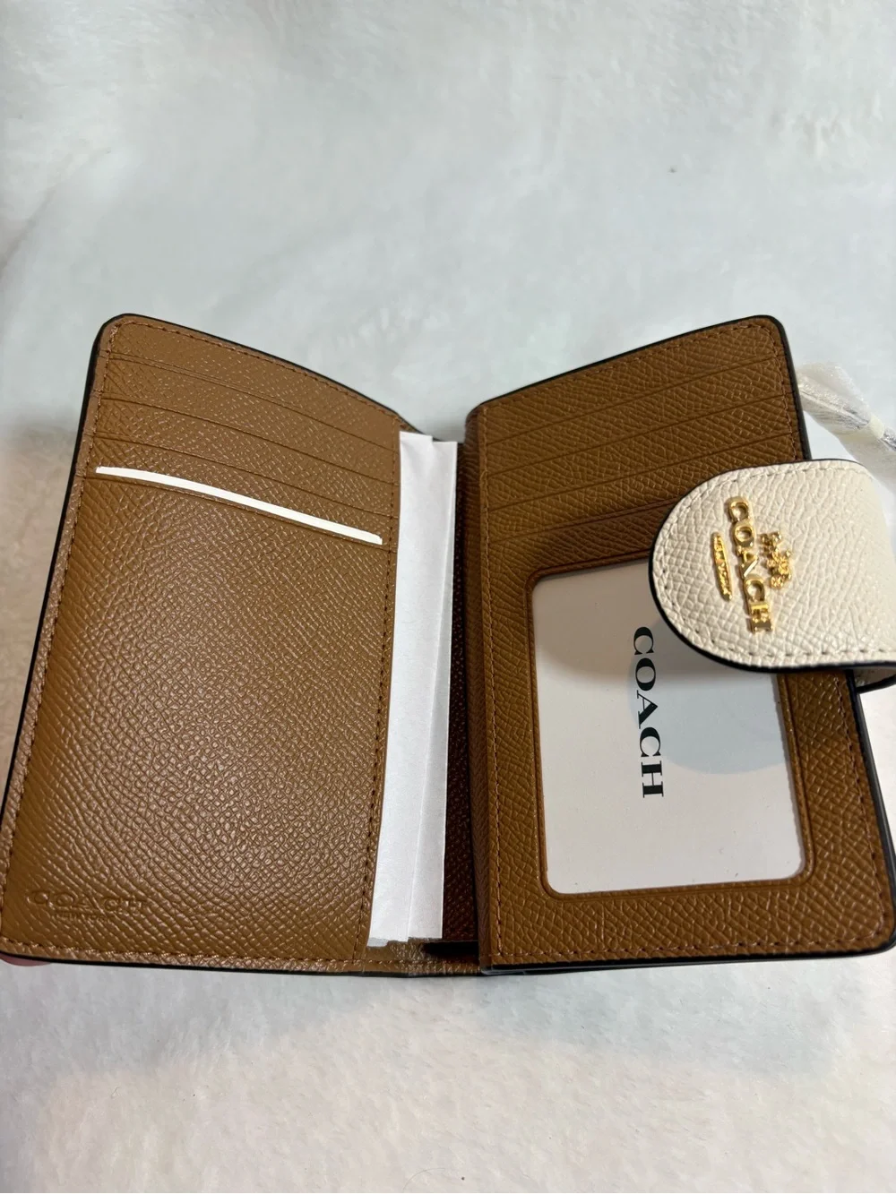 *NWT* COACH Medium Corner Zip Wallet- IM/CHALK
